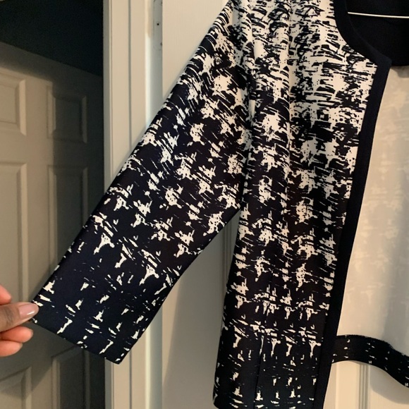 Ladies 3/4 sleeve dress jacket. - Picture 2 of 3